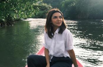 Intip 9 Foto Najwa Shihab Pulang Kampung, Posenya Seperti Model