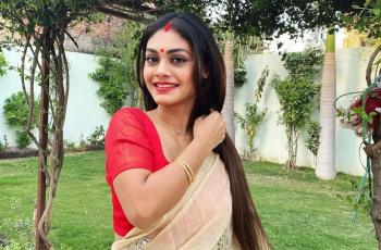 9 Pesona Sreejita De, Aktris Uttaran yang Dilamar Kekasih Bulenya di Paris