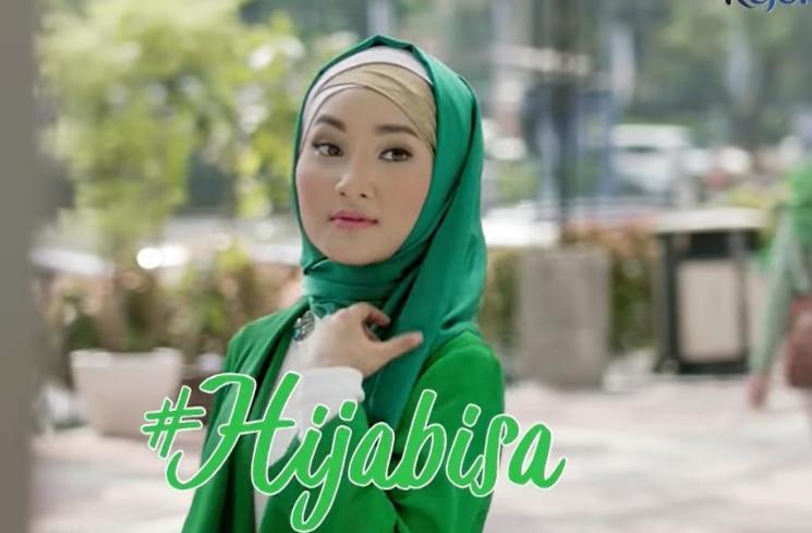 Artis Jadi Bintang Iklan Sampo (YouTube/Fatin)