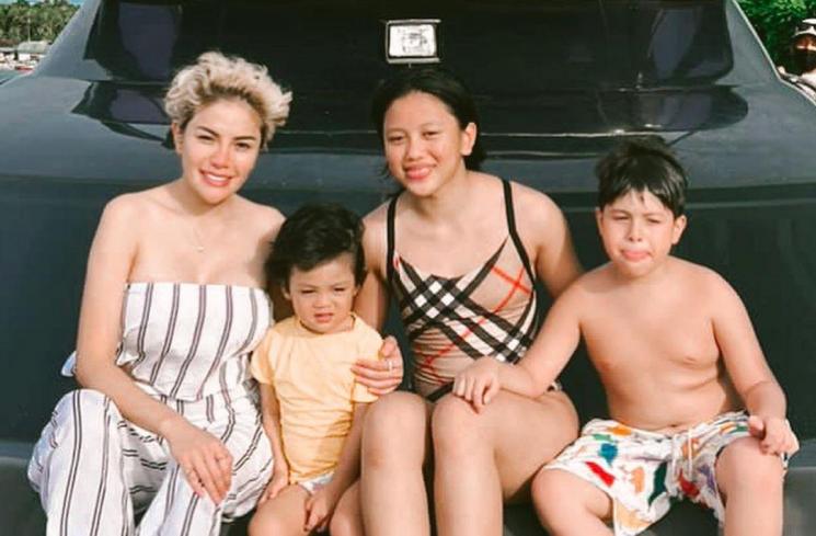 Nikita Mirzani bersama anak-anaknya. (Instagram/@nikitamirzanimawardi_172)