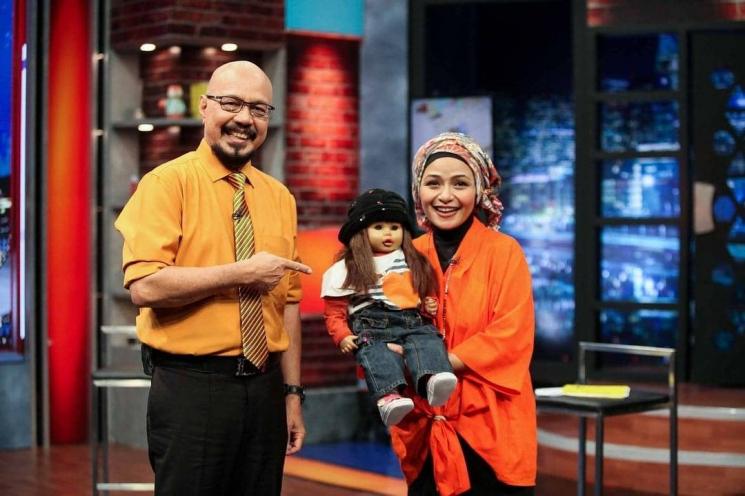 Potret Terbaru Ria Enes dan Boneka Susan. (Instagram/@ria_nsuzan)
