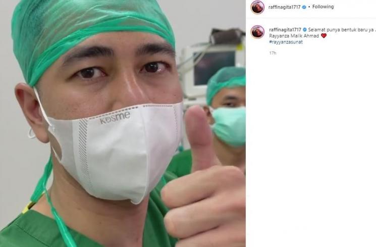 Raffi Ahmad temani Baby Rayyanza disunat. (Instagram/@raffinagita1717)
