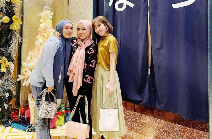  Adu Gaya Medina Zein dan Marissya Icha (instagram/@medinazein92/@marissyaicha)