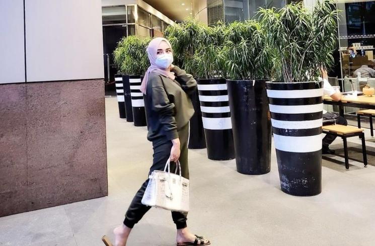  Adu Gaya Medina Zein dan Marissya Icha (instagram/@medinazein92/@marissyaicha)