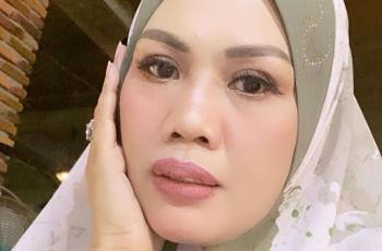 Ngaku Jatuh Sakit Sehabis Mimpi Digigit Ular, Elly Sugigi Gigit Balik?