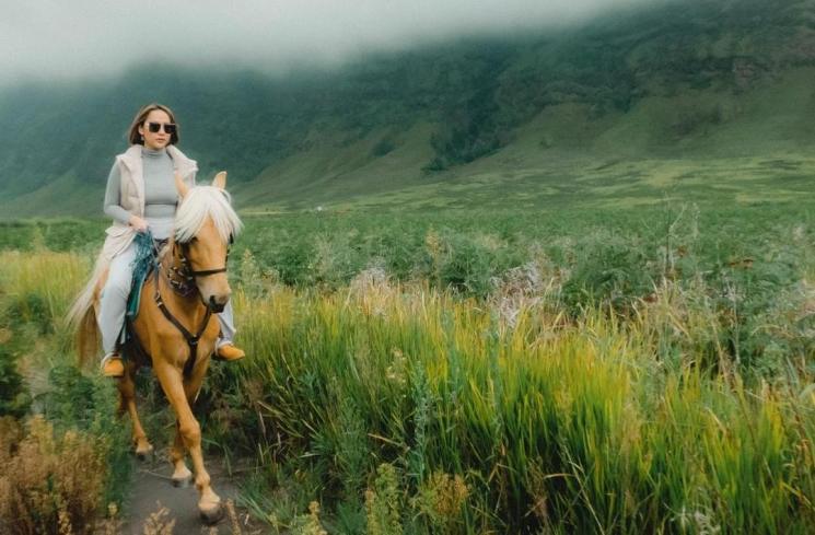 Momen BCL Liburan Bareng Anak di Bromo (instagram/@bclsinclair)