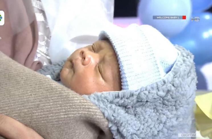 Lesti Kejora dan Rizky Billar akhirnya memperlihatkan wajah Baby L. (Indosiar)