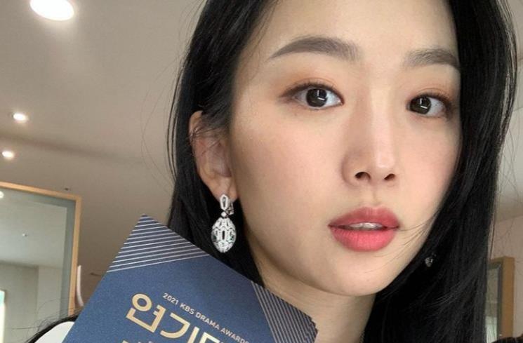 Seleb Korea Pernah Kerja Kantoran. (Instagram/@jinkijoo)