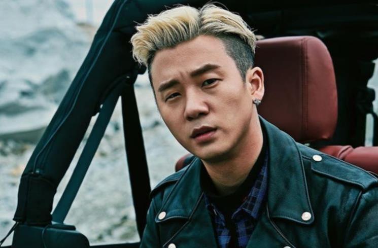 Seleb Korea Pernah Kerja Kantoran. (Instagram/@allrightmusicofficial)