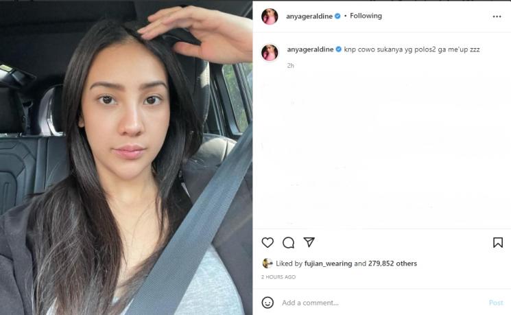 Anya Geraldine tampil polos tanpa riasan. (Instagram/anyageraldine)