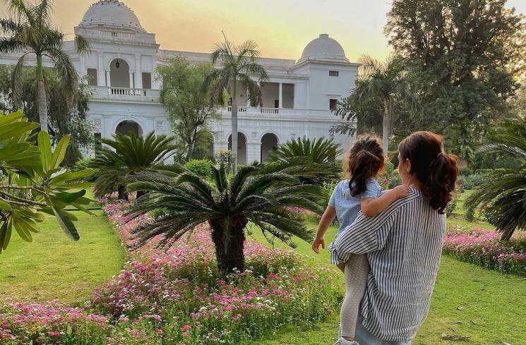 Potret Tampak Depan Pataudi Palace (Instagram/@sakpataudi)