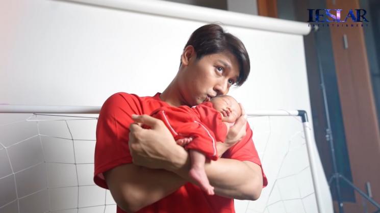 Potret Rizky Billar Momong Baby Leslar (YouTube/Leslar Entertainment)