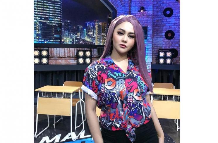 Artis Identik Pakai Rambut Palsu (instagram/@jenitajanet)