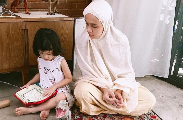 Potret Anak Artis Ngaji (Instagram/@missnyctagina)