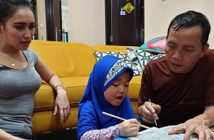 Potret Anak Artis Ngaji (Instagram/@mom_ayting92_)