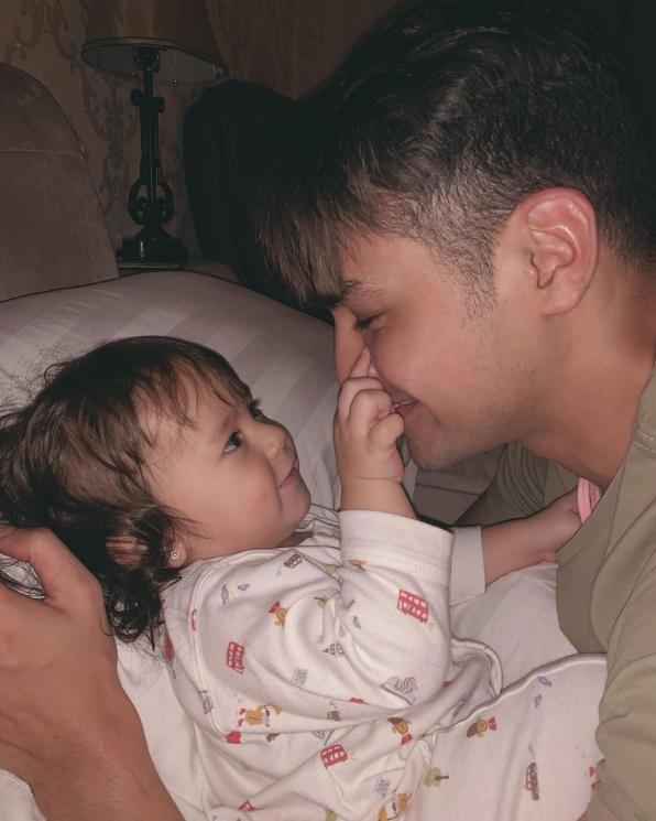 Asmirandah menggungah potret manis Jonas Rivanno dan Baby Chloe. (Instagram/asmirandah89)
