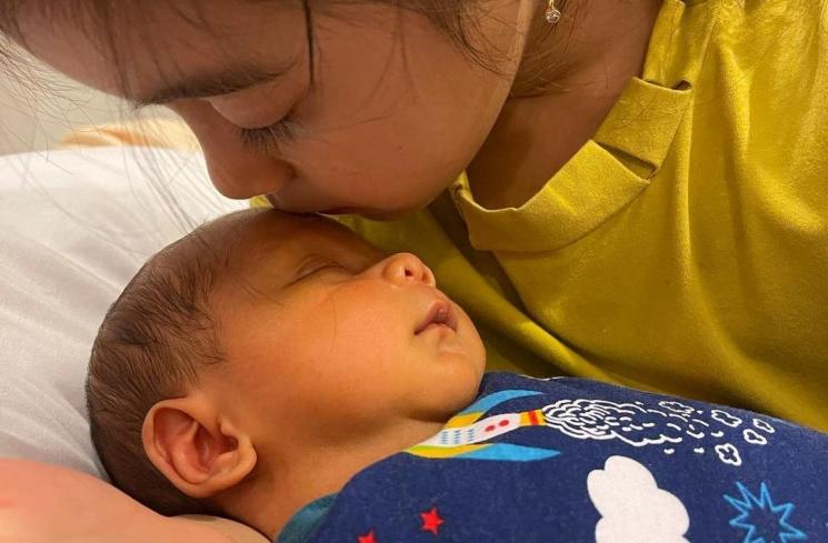 Potret Amabel Lennata 'Anak' Lesti Kejora Momong Baby Leslar (instagram/@amabellennata)