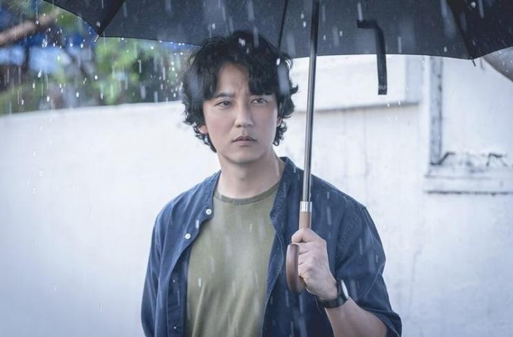 Pesona Kim Nam Gil di Through the Darkness (Soompi)