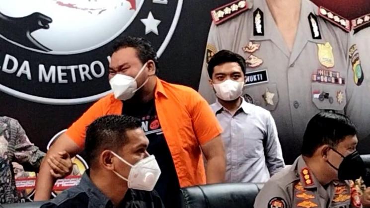 Fico Fachriza di Direktorat Reserse Narkoba Polda Metro Jaya, Jumat (14/1/2022). (MataMata.com/Rena Pangesti)