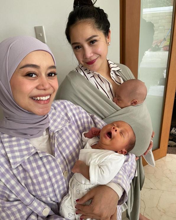 Rayyanza dan Baby Leslar bertemu. (Instagram/@raffinagita1717)