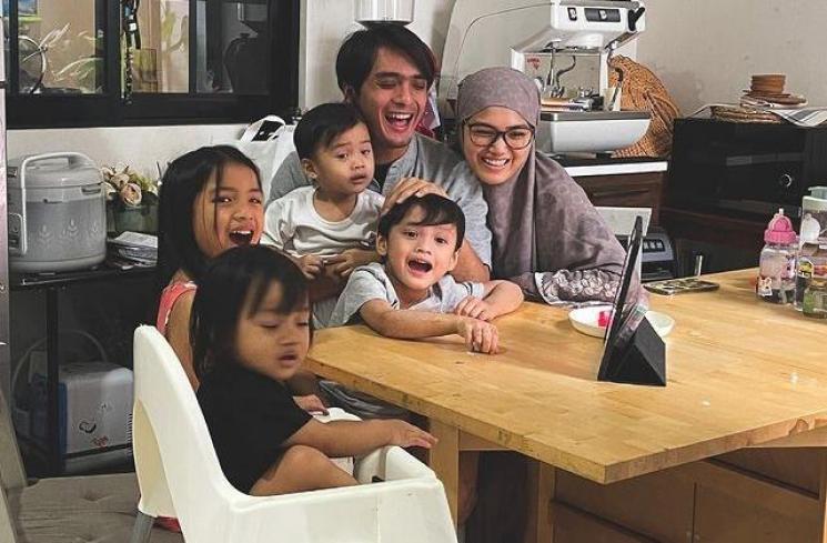 Potret Mesra Ricky Harun dan Herfiza. (Instagram/rickyharun)