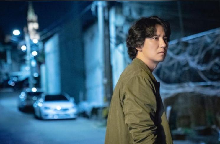 Pesona Kim Nam Gil di Through the Darkness (Soompi)