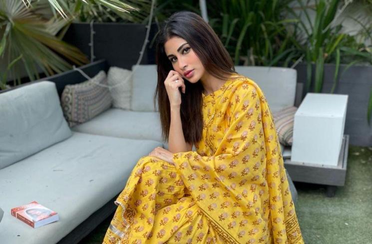 Pesona Mouni Roy (Instagram/@imouniroy)