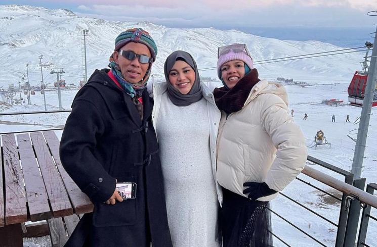 Potret Akrab Aurel Hermansyah dan Ibu Mertua (Instagram/@attahalilintar)