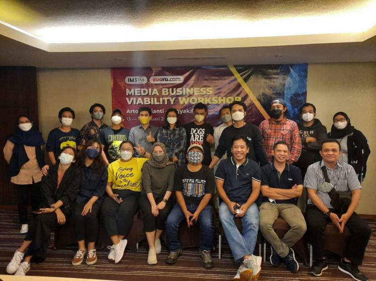 Peserta dan pemateri Media Business Viability Workshop di Hotel Artotel Bianti, Yogyakarta, 13-15 Januari 2022.