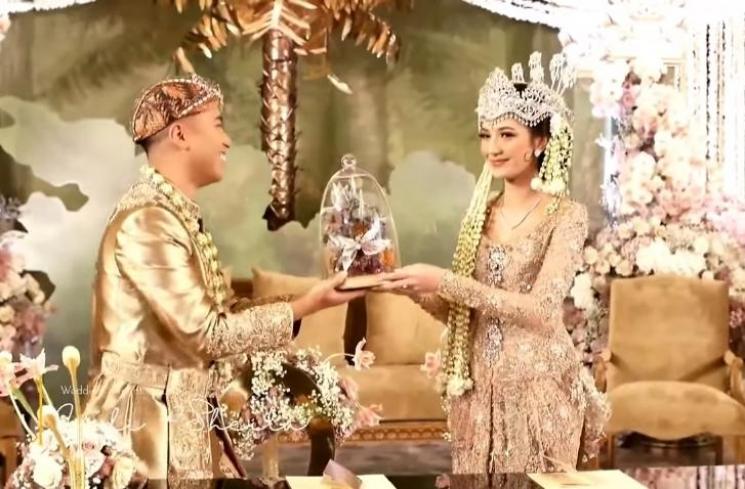 credit: Potret Pernikahan Vidi Aldiano dan Sheila Dara (YouTube/Vidi Aldiano)