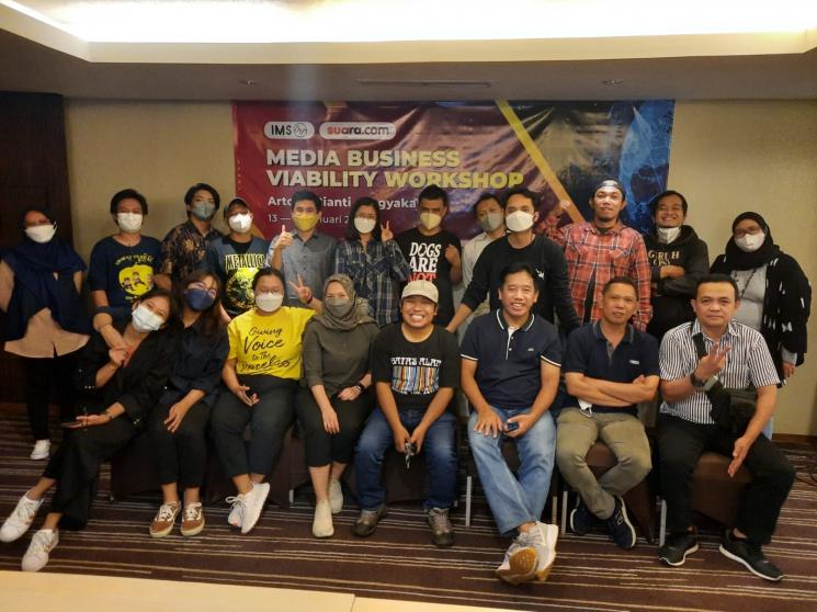 Peserta dan pemateri Media Business Viability Workshop di Hotel Artotel Bianti, Yogyakarta, 13-15 Januari 2022.
