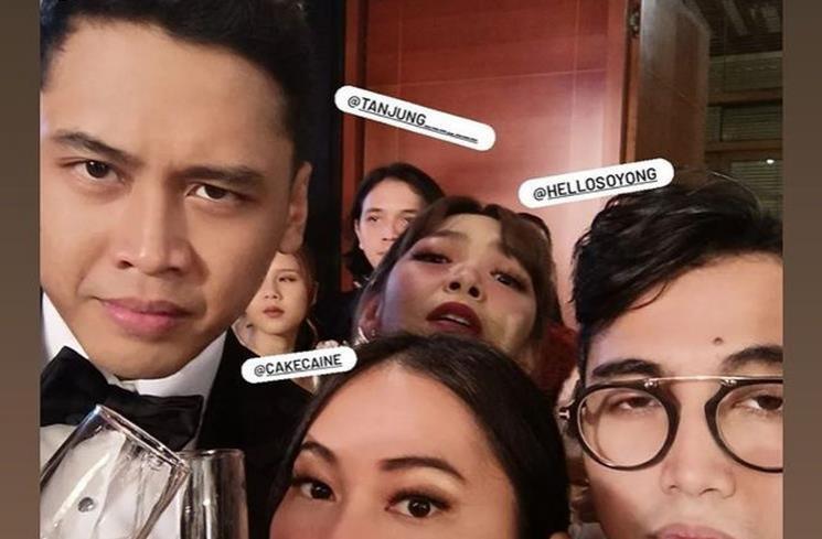 Potret Nadin Amizah di Pernikahan Vidi Aldiano. (Instagram/@tanjung_______)