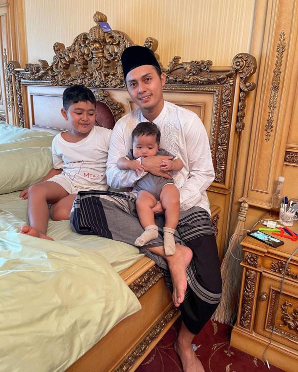 Fadel Islami dan anak bungsu Muzdalifah. (Instagram/@fadelislami__)