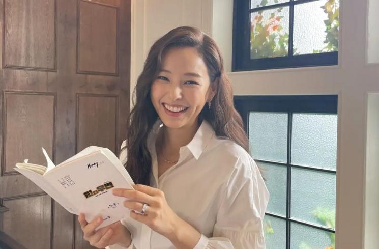 Aktris Korea yang Baru dan Akan Dikaruniai Momongan (Instagram/@honey_lee32)