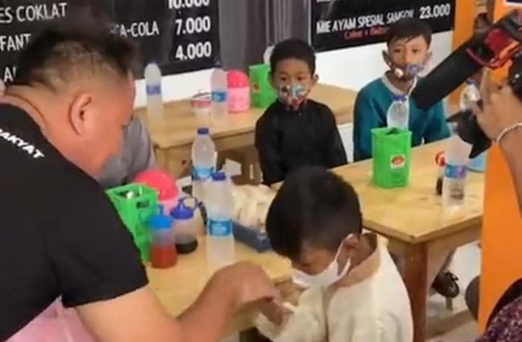 Potret Warung Bakso Vicky Prasetyo (instagram/@baksobossamson)