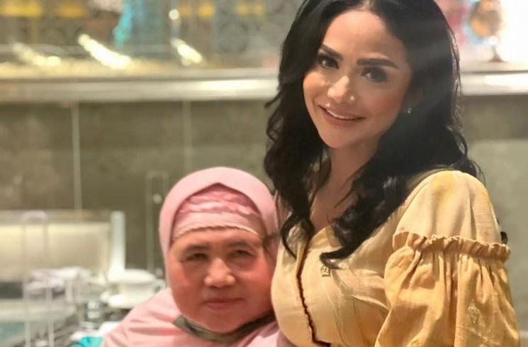 Krisdayanti dan Mamah Dedeh. (Instagram/@krisdayantilemos)