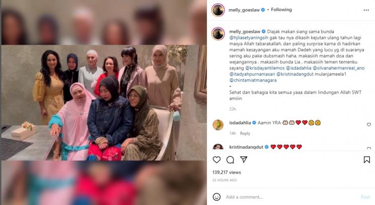 Mulan Jameela bersama Mamah Dedeh dan sederet rekan artis. (Instagram/melly_goeslaw)