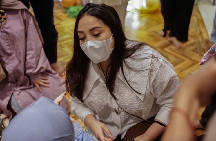 Potret Nagita Slavina saat menghadiri acara Baby Ukkasya. (Instagram/@irwansyah_15)