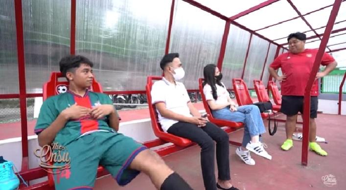 Betrand Peto todong Ruben Onsu beli klub bola. (YouTube)