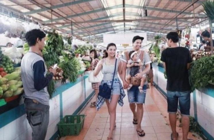 Potret Artis Belanja di Pasar Tradisional. (Instagram/chelseaolivia)