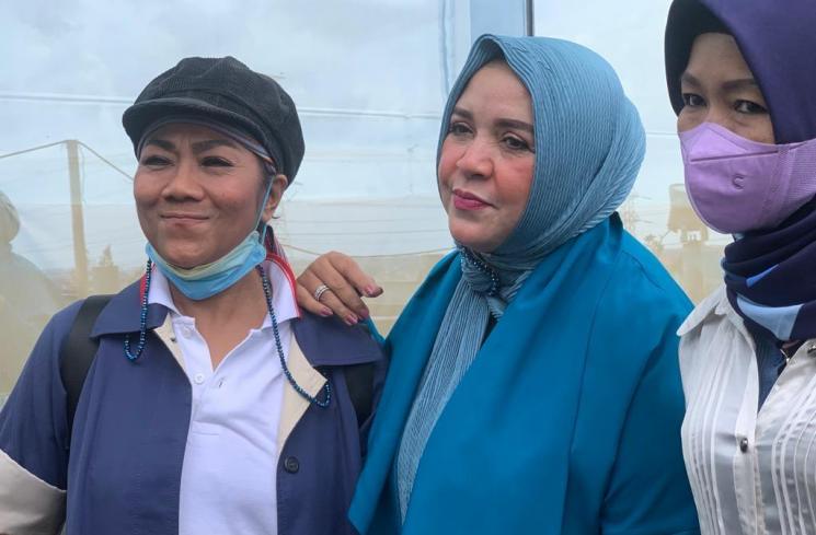 Sahabat Dorce Gamalama, Hetty Sunjaya dan Ira Safira. (MataMata.com/Evi Ariska)