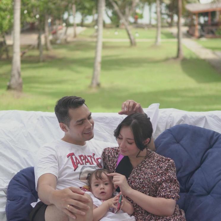 Asmirandah bersama suami dan anaknya. (Instagram/@asmirandah89)