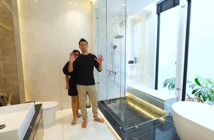 Potret Kamar Mandi Titi Kamal (YouTube/Titi dan Tian)