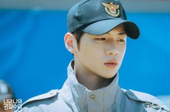 9 Pesona Kang Daniel di Rookie Cops, Makin Ganteng Pakai Seragam