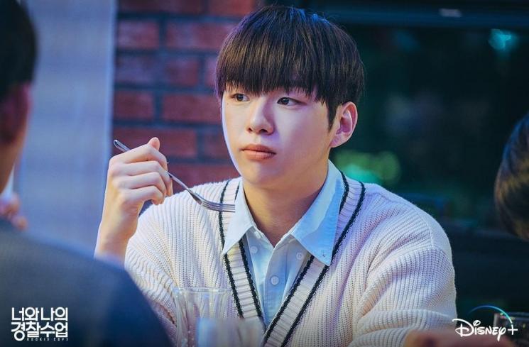 Pesona Kang Daniel di Rookie Cops (Instagram/@disneypluskr)