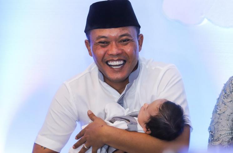Sule, Nathalie Holscher, dan Adzam Adriansyah Sutisna di acara akikah. (MataMata.com/Alfian Winanto)