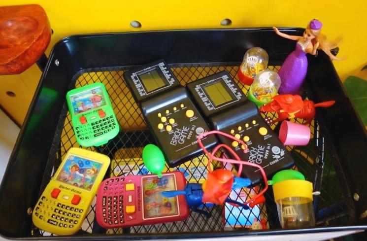 Potret Kedai Minuman Rizky Febian (YouTube/FR Arum)