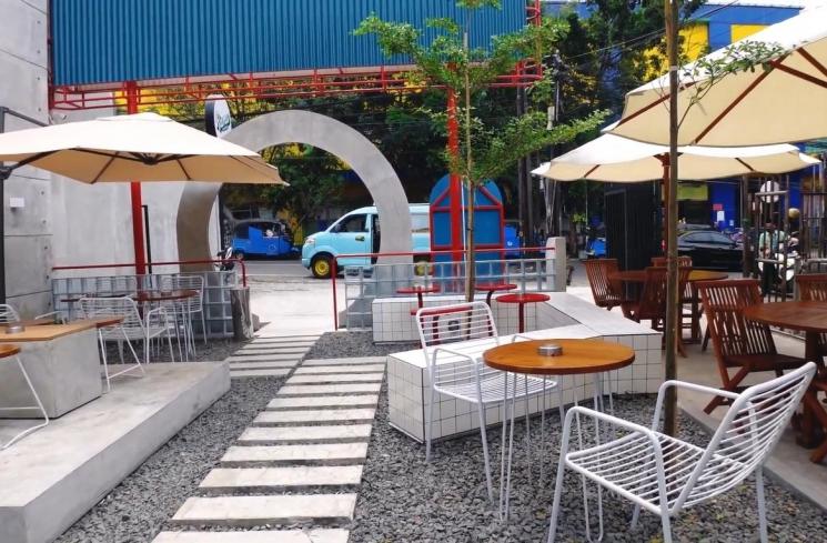 Potret Kedai Minuman Rizky Febian (YouTube/FR Arum)