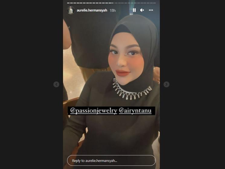 Aurel Hermansyah pakai kalung seharga Rp7 miliar. (Instagram/@aurelie.hermansyah)