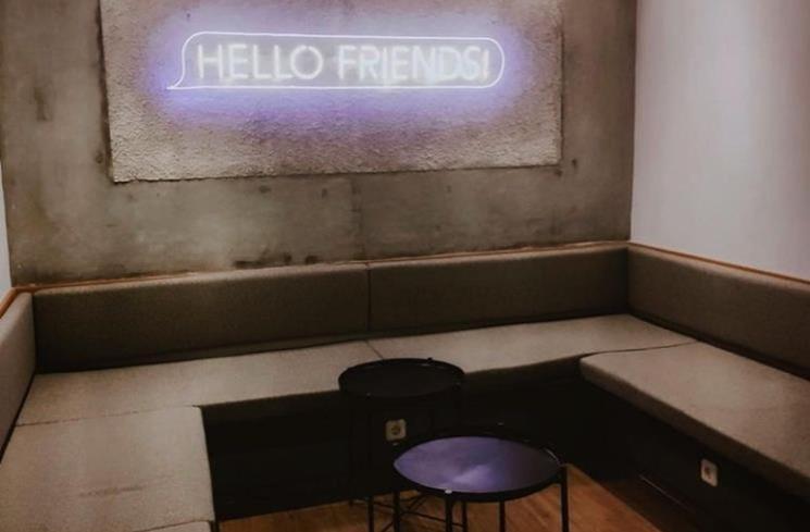 Potret Coffee Shop Ajun Perwira dan Samuel Zylgwyn. (Instagram/@ajunperwira)